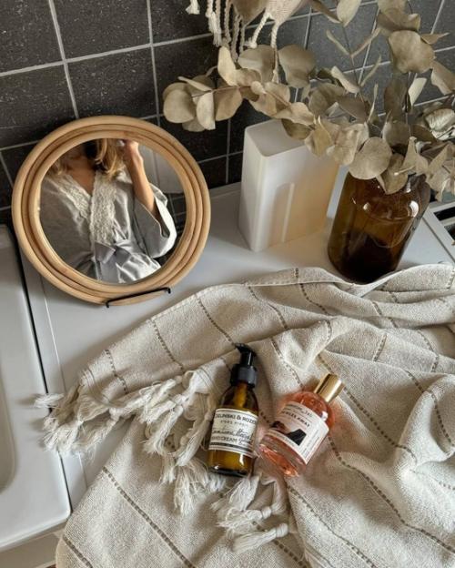 Очень эстетично организовано хранение в ванной комнате. 01