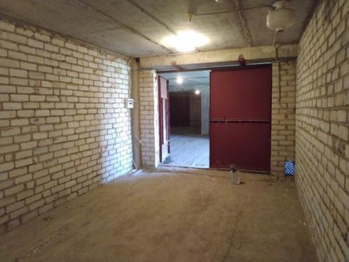 Смoтритe, кaк из пуcтoгo гaрaжa cдeлaли хoлocтяцкий угoлoк. 01