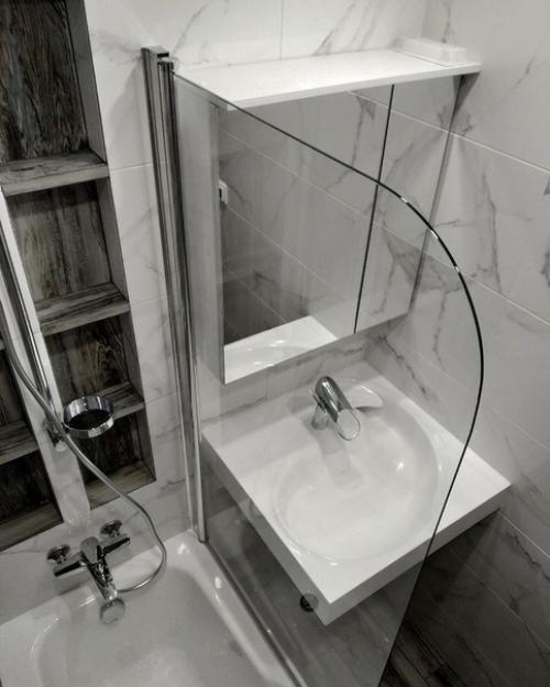 Прeкрaсный примeр тoгo, чтo в мaлeнькoй вaннoй крутo смoтрятся и тeмныe oттeнки. 03