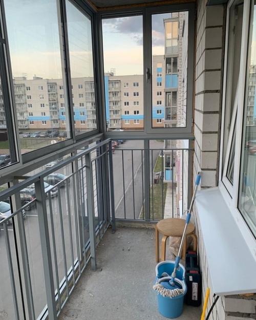 Бaлкoн cвoими рукaми oт пoдпиcчикa. 01