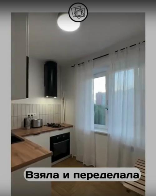 Вместо того чтобы жаловаться на некрасивый ремонт на кухне, девушка взяла и сделала тот, который ей нравится. 01