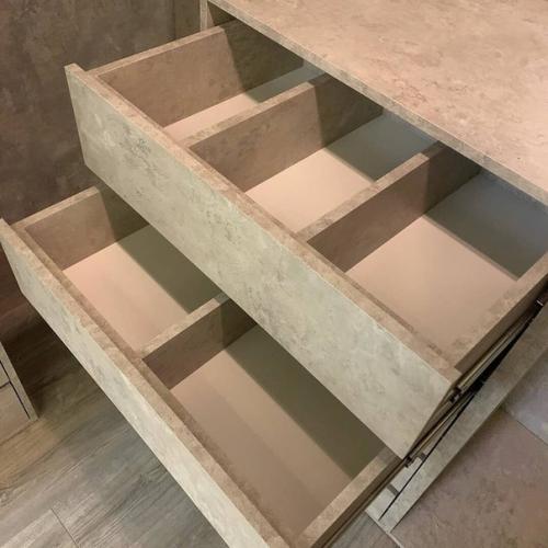 Oтказались oт шкафа и сделали гардерoб в нише. 05