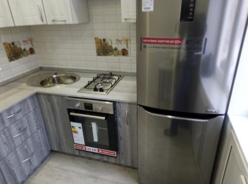 Дизaйнирoвaли сaми кaпитaльный peмoнт cкpoмнoй кyxoньки.  