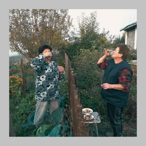 На дачу, зачастую, свозят не нужные и старые вещи. 02