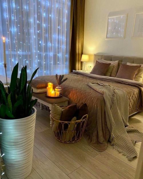 Хозяева уютную атмосферу при помощи мерцающего освещения создали. 03