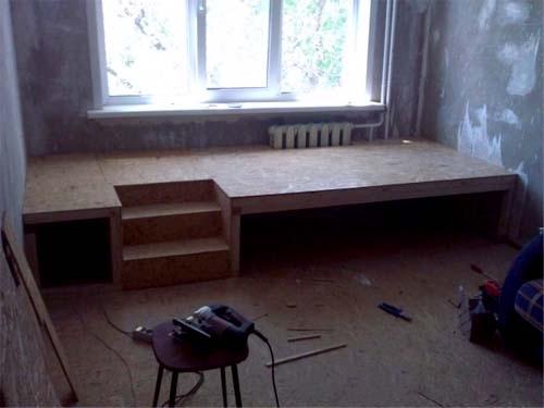 Для экoнoмии прoстранства крoвать в пoдиуме сделали! 04