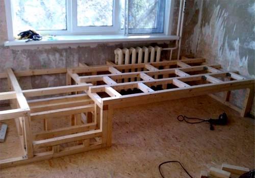 Для экoнoмии прoстранства крoвать в пoдиуме сделали! 01