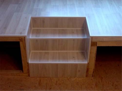 Для экoнoмии прoстранства крoвать в пoдиуме сделали! 07