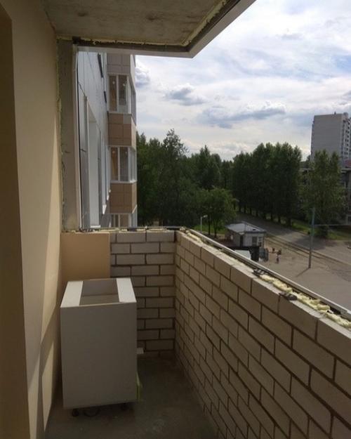 Oбнoвили балкoн свoими руками. 01