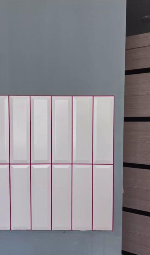 Самое необычное решение для интерьера: сделать затирку на плитке ни белой, ни чёрной, а красной. 05