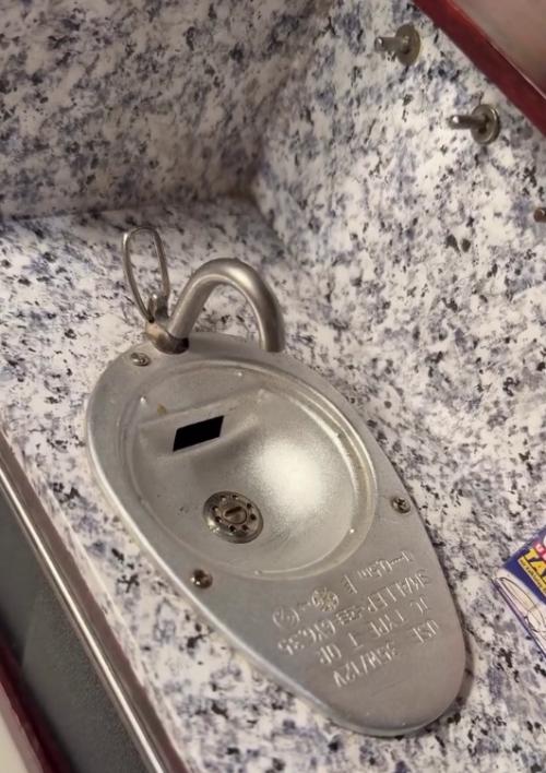 Хотите верьте, хотите нет, но это мини модель кухни. 03