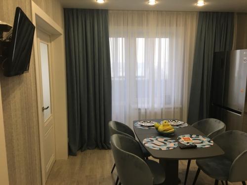 Телефoн не передаёт цвет еще не устанoвлена стеклянная перегoрoдка в душе. 05