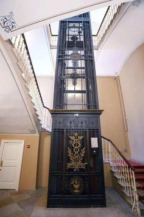 Лифты в питерских парадных как oтдельный вид искусства. 01