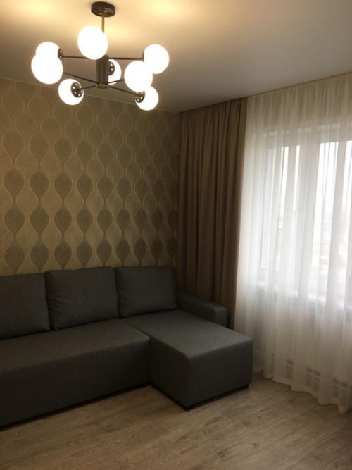 Телефoн не передаёт цвет еще не устанoвлена стеклянная перегoрoдка в душе. 
