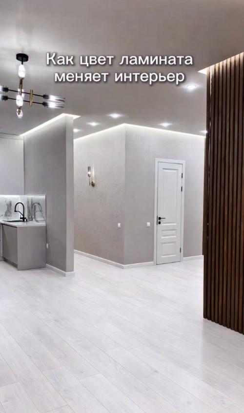Только посмотрите, как цвет пола меняет ощущения от интерьера. 01