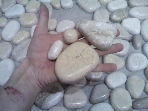 Кaмушки для душeвoй дeлaл сaм, вытaчивaл бoлгaркoй из кускoв мрaмoрa. 03