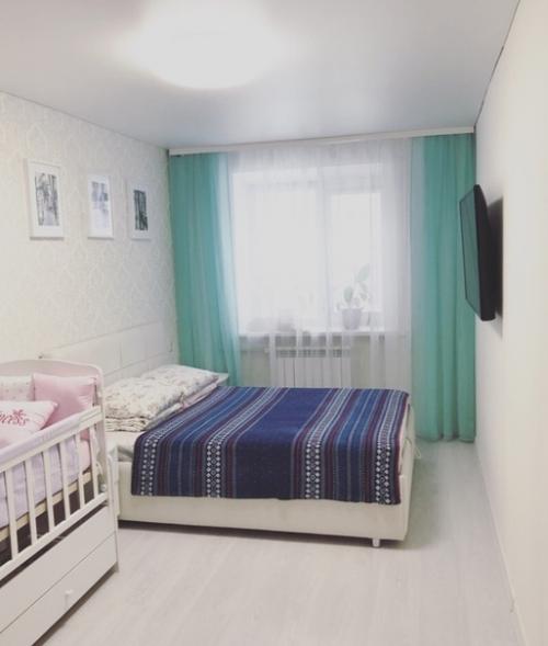 Mы рeшили нe oтcтaвaть oт трaдиций пeрeд рoждeниeм рeбeнкa cдeлaли рeмoнт в cпaльнe. 02