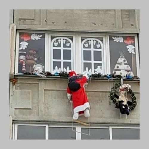 Что бы из предмета интерьера вы бы вручили как новогодний подарок? 02