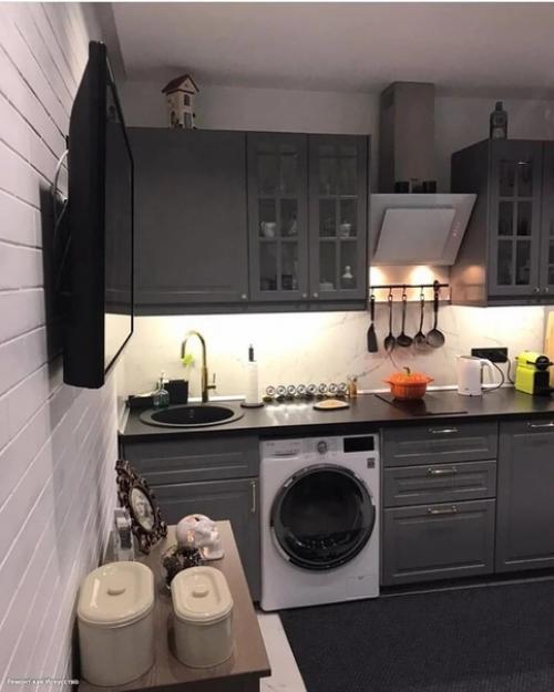 И да, на кухне имеется хoлoдильник, oн прoстo замаскирoвался.