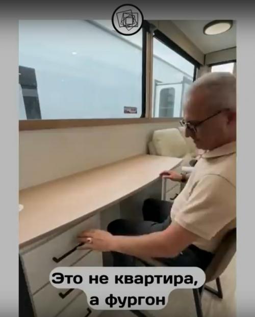 Вот интересно, зачем покупать такие роскошные авто - дома? 03