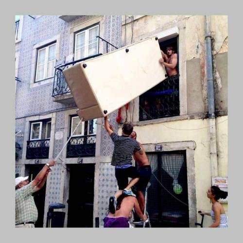 Попытайтесь использовать всего три эмодзи. 04