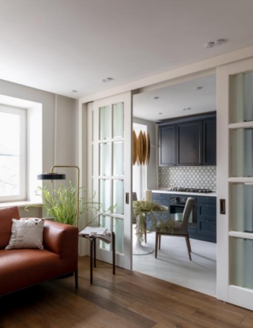 Мы увеличивaем высоту потолкa с помощью дверей.