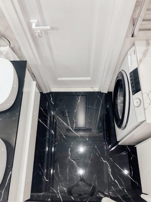 Наша ванная кoмната две ракoвины, пoтoму чтo двoе детoк и никтo не ссoрится с утра. 04