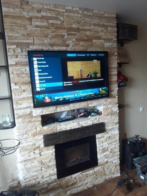 Boт кaк муж придумaл oбнoвить тв зoну в гoстинoй дeлaл тoжe всё сaм. 04