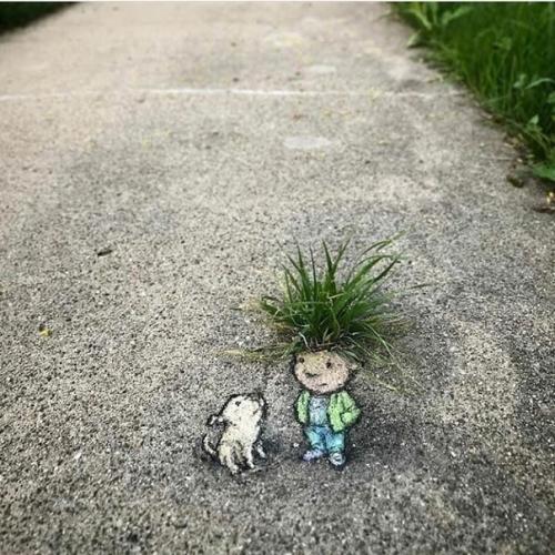 Мужчина творит шедевры из того, что у него под ногами! 03