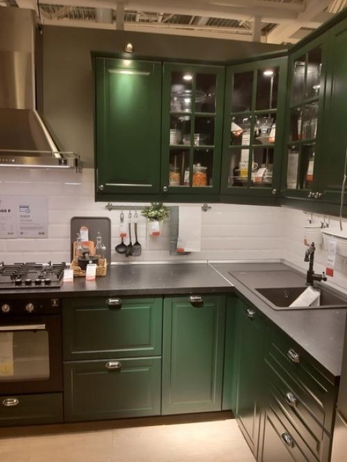 Интерьер кухни с гарнитуром Будбин из икеи.