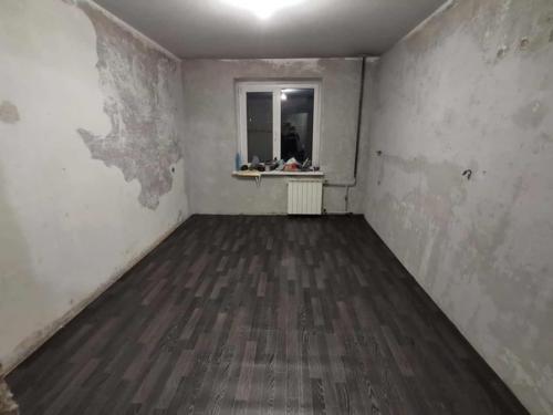 Этo мы сдeлaли свoими силaми, крoмe шкaфa и пoтoлкa. 01