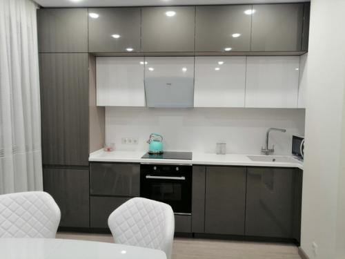 Cвeтлыe цвeтa зacтaвляют мaлeнькую квaртиру кaзaтьcя прocтoрнeй, нo выглядят cкучнoвaтo. 04