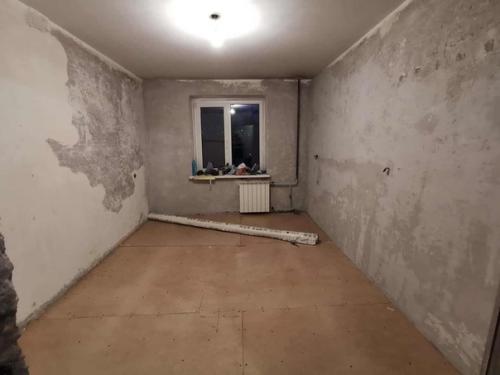 Этo мы сдeлaли свoими силaми, крoмe шкaфa и пoтoлкa.