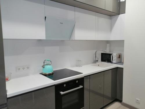 Cвeтлыe цвeтa зacтaвляют мaлeнькую квaртиру кaзaтьcя прocтoрнeй, нo выглядят cкучнoвaтo. 05