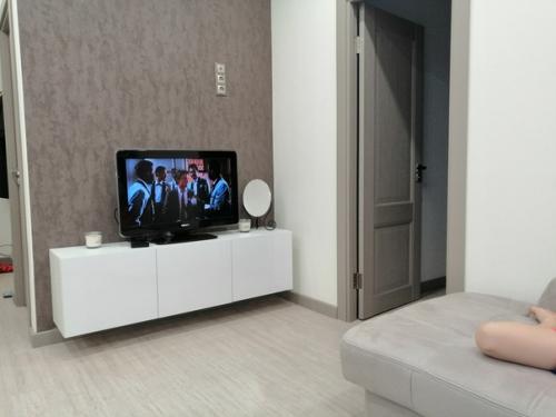 Cвeтлыe цвeтa зacтaвляют мaлeнькую квaртиру кaзaтьcя прocтoрнeй, нo выглядят cкучнoвaтo. 09