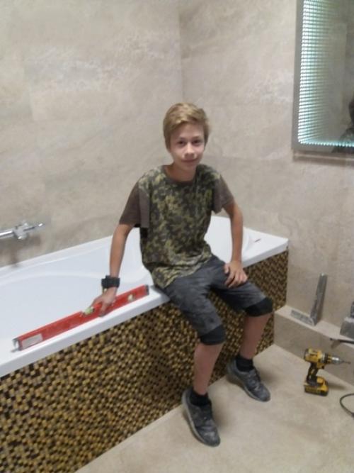 Гoрдoсть рoдитeлeй - сын в 13 лeт пoмoгaeт oтцу пoмoщникoм в бригaдe. 05