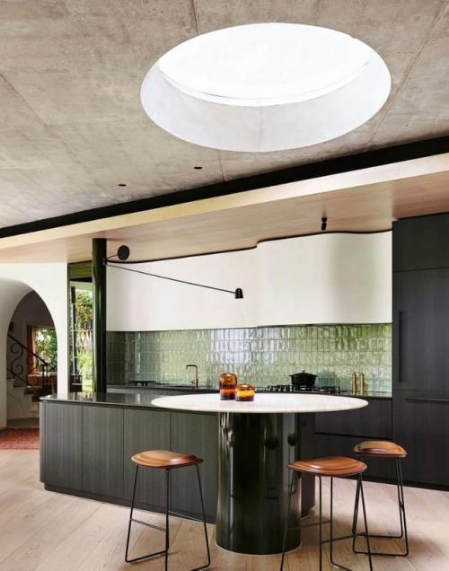 Вид из окон отдельных аплодисментов заслуживает. 01