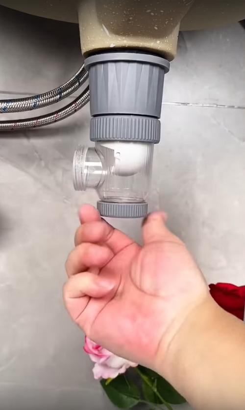 Китайцы придумали интересный фильтр для воды, который устанавливается прямо в раковину. 01