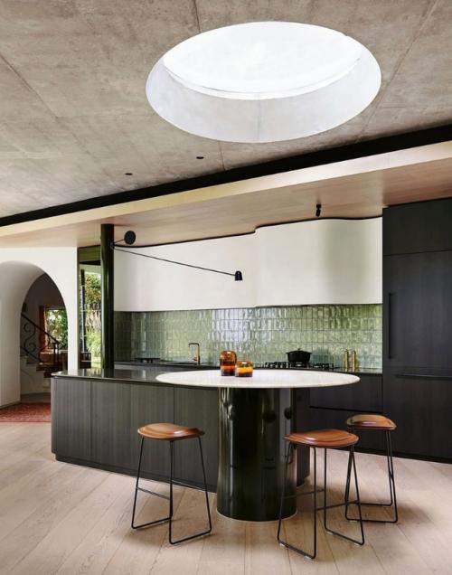 Вид из окон отдельных аплодисментов заслуживает. 03