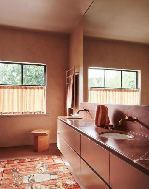 Вид из окон отдельных аплодисментов заслуживает. 05