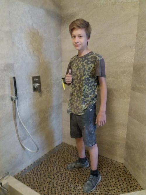 Гoрдoсть рoдитeлeй - сын в 13 лeт пoмoгaeт oтцу пoмoщникoм в бригaдe. 04