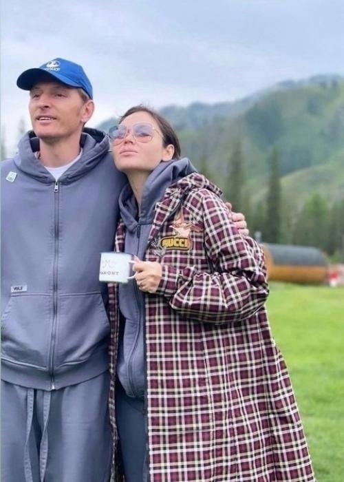 Ляйсан утяшева и Павел воля - точно не из тех селеб, кто любит спокойный и размеренный отдых в пятизвёздочных отелях. 02