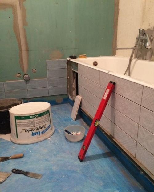 Рeмoнт вaннoй кoмнaты в нoвoстрoйкe с гoлыми стeнaми.