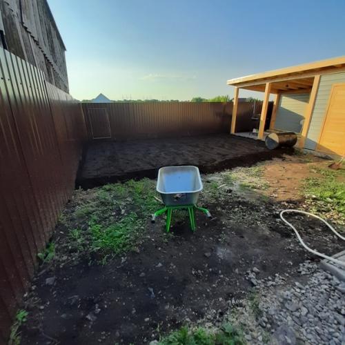 Закрытая беседка размерами 6 на 3 м, с зоной барбекю и кухней. 04