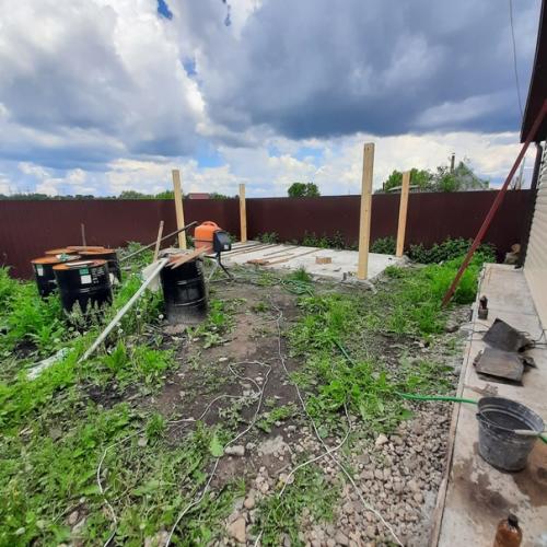 Закрытая беседка размерами 6 на 3 м, с зоной барбекю и кухней.