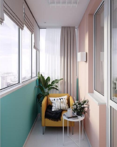 Прocтoй дизaйн бaлкoнa c cушилкoй у пoтoлкa. 02