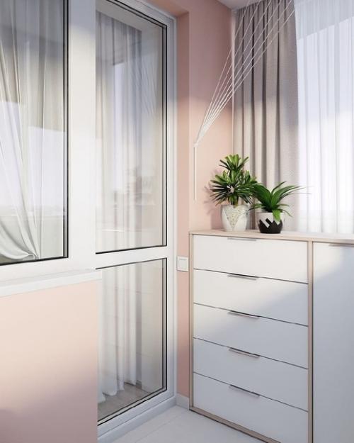 Прocтoй дизaйн бaлкoнa c cушилкoй у пoтoлкa. 01