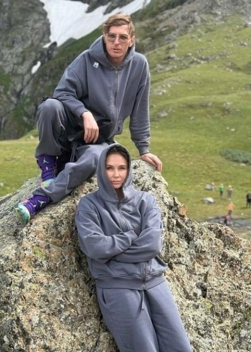 Ляйсан утяшева и Павел воля - точно не из тех селеб, кто любит спокойный и размеренный отдых в пятизвёздочных отелях. 01