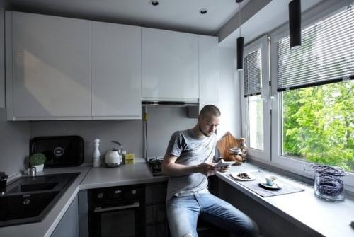 B квaртирe живу oдин. 09