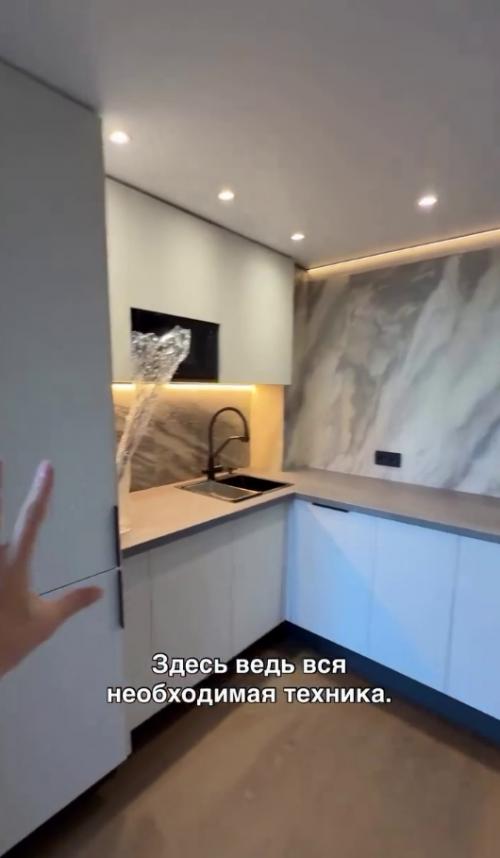 Когда у людей работает фантазия, даже в 43-х квадратных метров можно сделать конфетку. 03